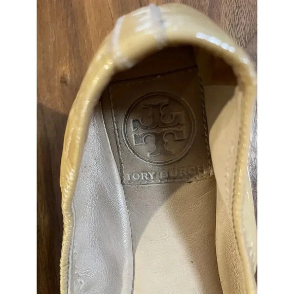 Tory‎ Burch Eddie Logo Bow Patent Ballerina Flat, Nude Size 7 - Picture 2 of 3
